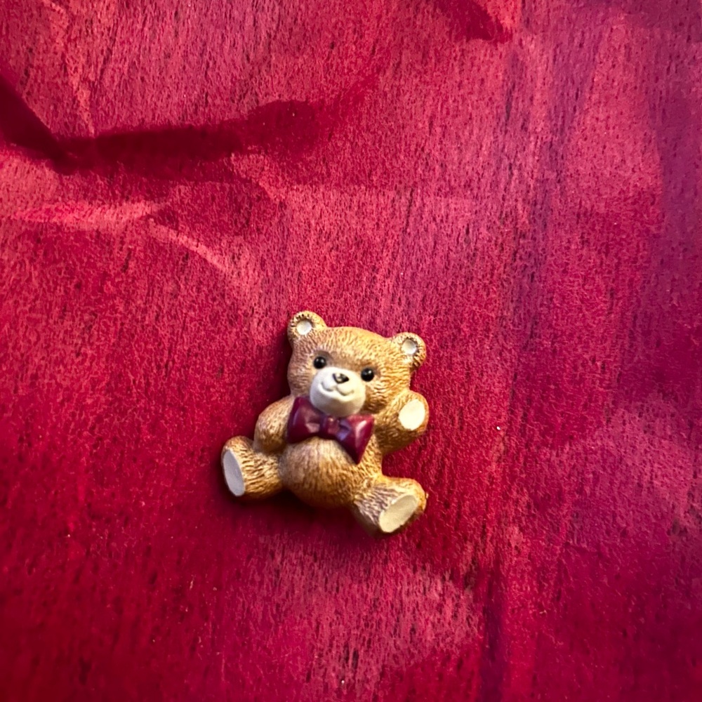 Vintage 1984 Hallmark Adorable Brown Teddy Bear Brooch Pin